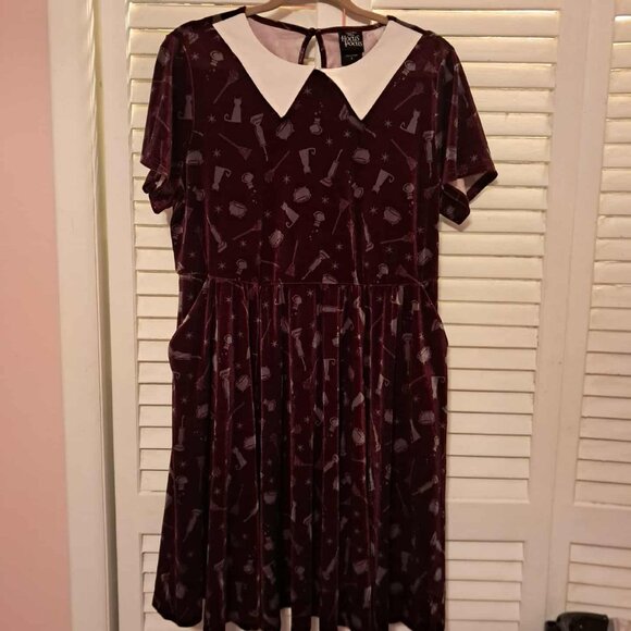 TORRID DISNEY HOCUS POCUS VELVET DARK PURPLE DRESS WHITE COLLAR 1X NWOT - Picture 4 of 9